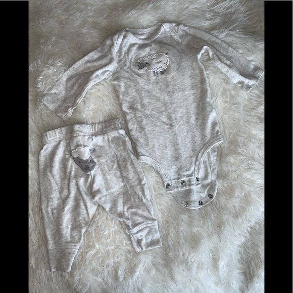 Simple Joys by Carter’s baby clothes Set . - Picture 1 of 6